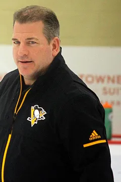 Mark Recchi — Michael Miller, CC BY-SA 4.0, Wikimedia Commons Mark Recchi